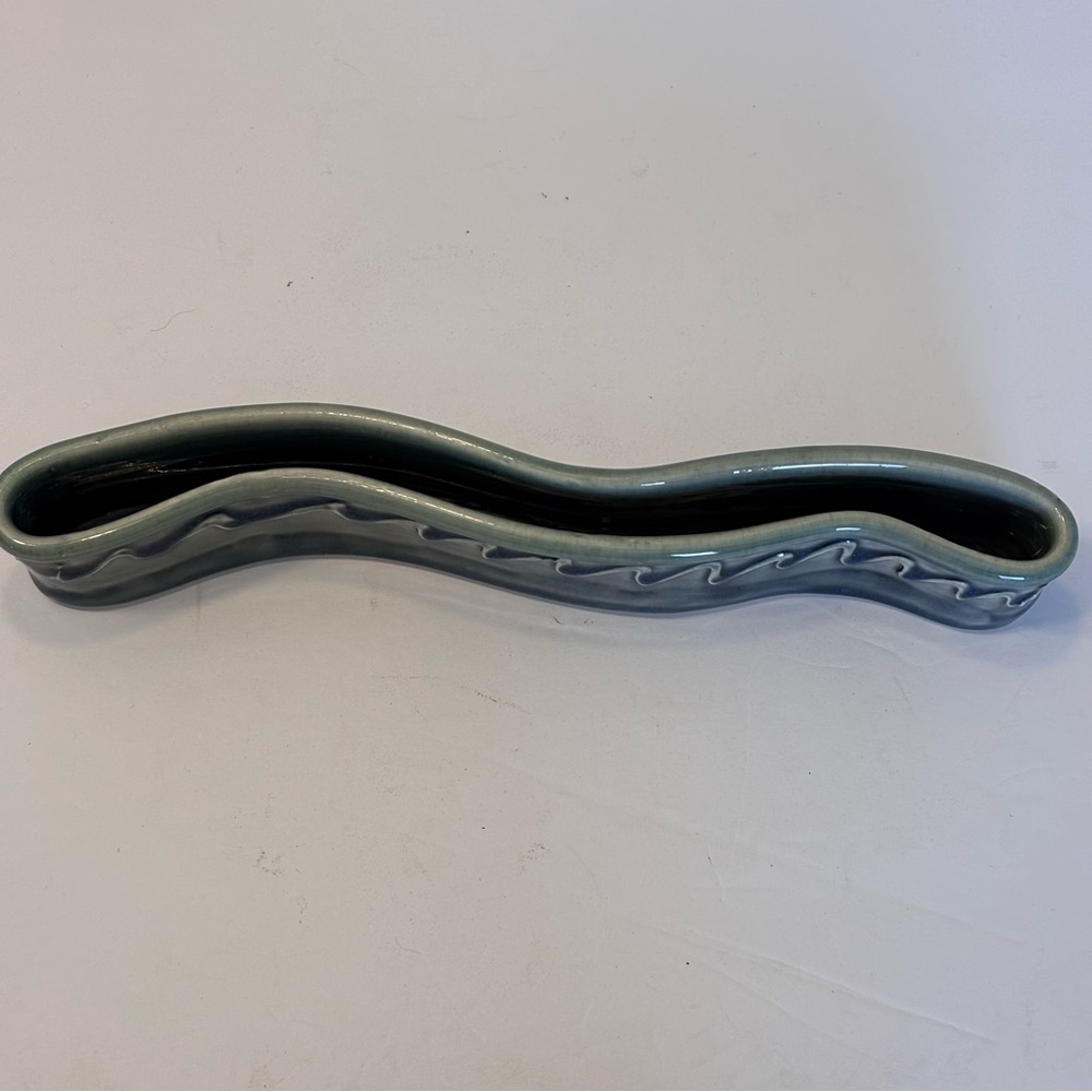 Wavy Ceramic Planter - Picture 2 of 10